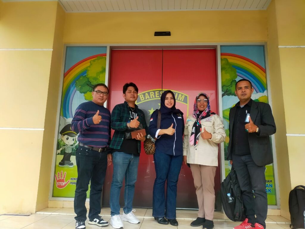 Ketua DPW SWI Dapingi Wartawan Ida Laila Berikan Barang Bukti di Polda Sumsel Terkait Laporan Asnaini Ketua PWI Banyuasin