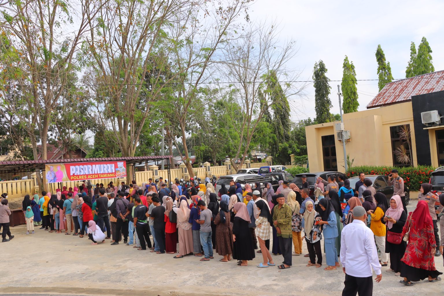 Polres Aceh Tamiang Gelar Pasar Murah: Harga Tebus Per Paket hanya Rp110 Ribu