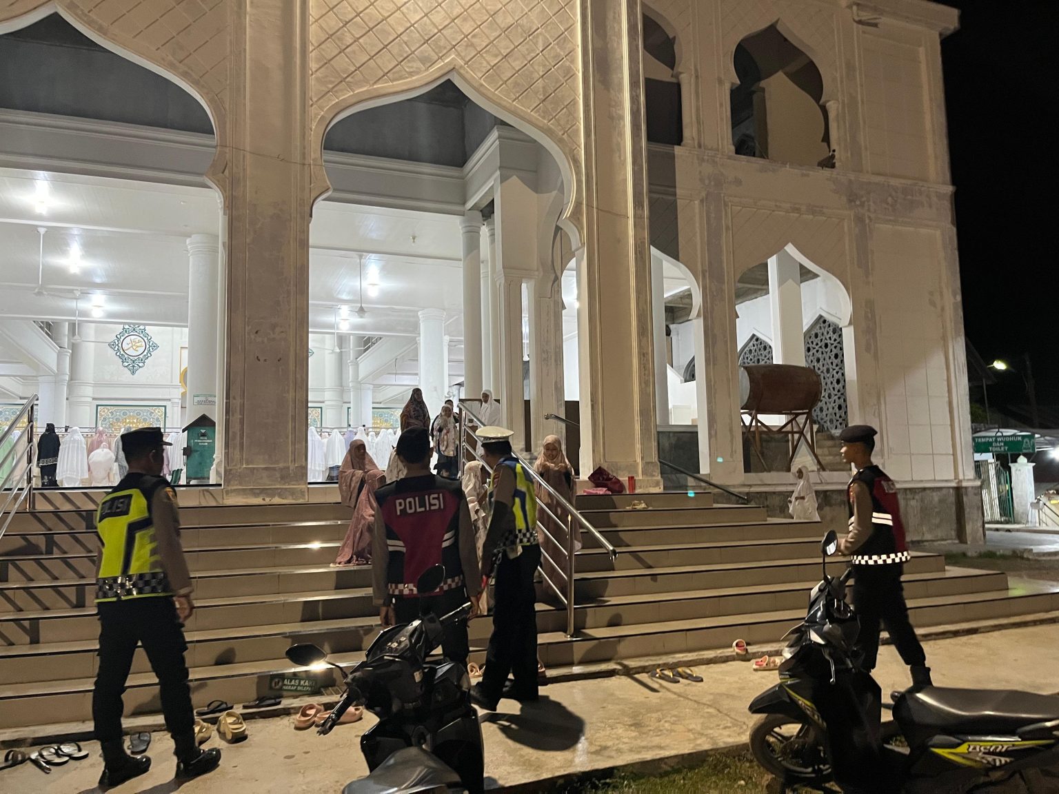 Pastikan Keamanan Dan Kenyamanan, Polres Aceh Besar Lakukan Patroli Dan Pengamanan Sholat Tarawih