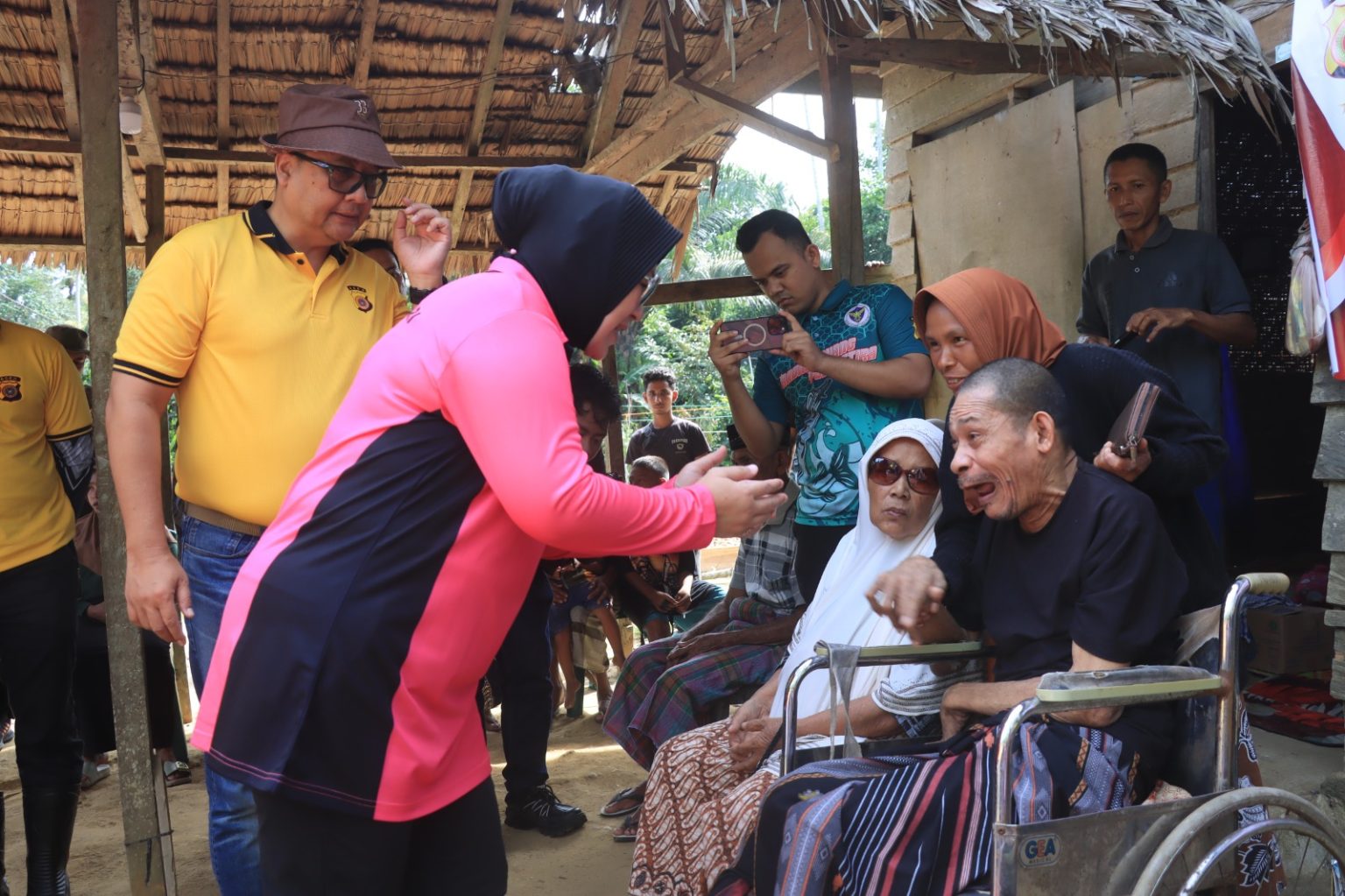 Kapolda Aceh dan Ketua Bhayangkari Gelar Bakti Sosial di Aceh Utara