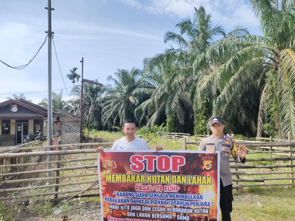 Personel Polsek Karang Baru Berikan Himbauan serta Edukasi Cegah Karhutla