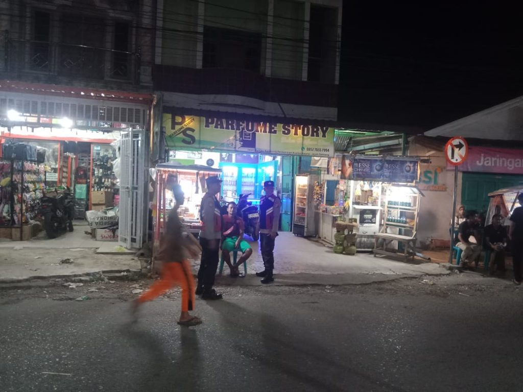 Personil Polsek Kuala Simpang Berikan Himbauan Kamtibmas dan Cegah Aksi Premanisme Melaui Patroli Dialogis