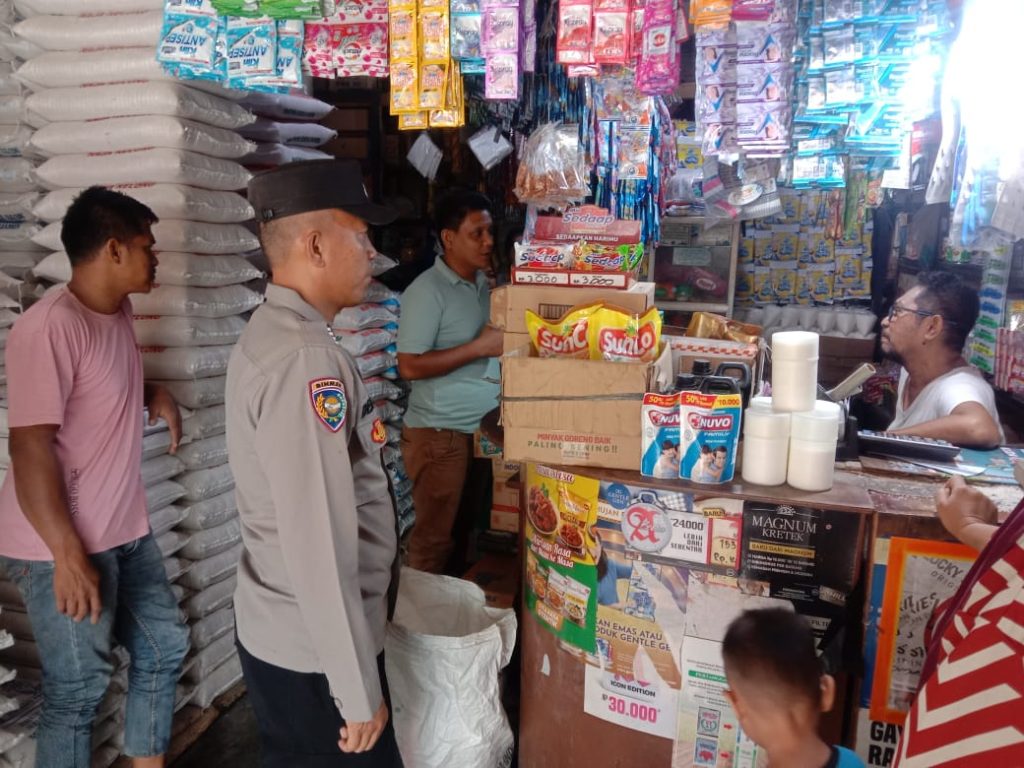 Personil Polsek Kuala Simpang Berikan Himbauan Kamtibmas dan Cegah Aksi Premanisme Melaui Patroli Dialogis