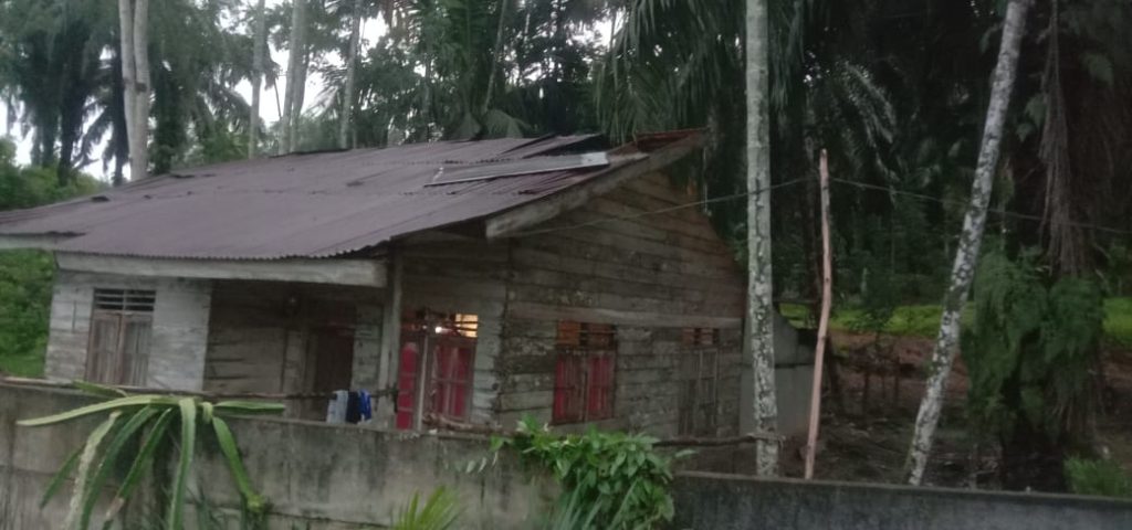 Puting Beliung Hancurkan Rumah Warga di Desa Semadam, Harapan Tinggal Puing