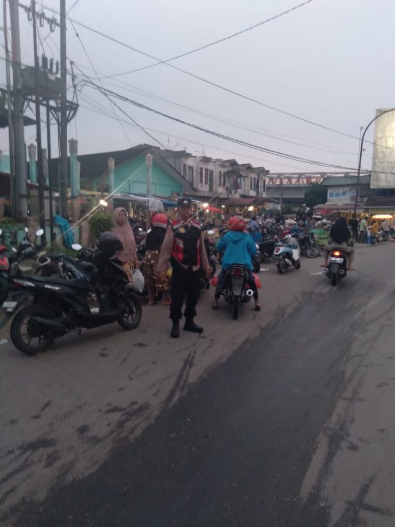 Personil Polsek Kuala Simpang Berikan Himbauan Kamtibmas dan Cegah Aksi Premanisme Melaui Patroli Dialogis