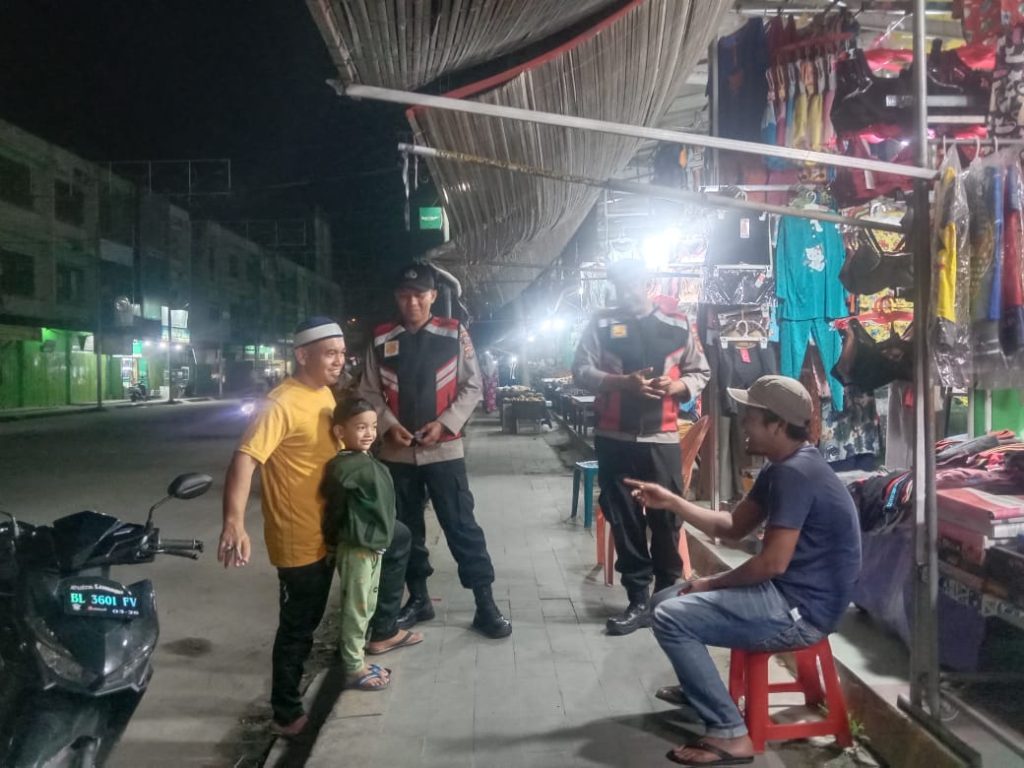 Personil Polsek Kuala Simpang Berikan Himbauan Kamtibmas dan Cegah Aksi Premanisme Melaui Patroli Dialogis