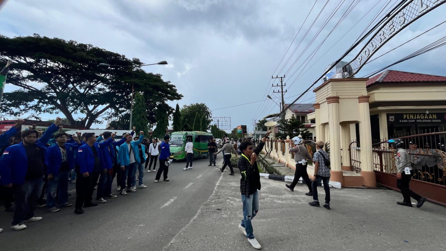 Bantuan Asing Ditahan, Otonomi Aceh DilanggarAfinas Qadafi: Pemerintah Pusat Ingkari UUPA dan Semangat Perdamaian Helsinki