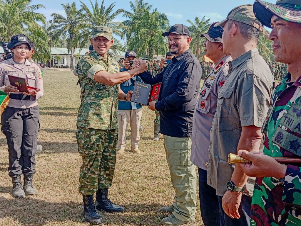 Pelepasan Satgas Latsitarda Nusantara XLVI di Yonif 111/Karma Bhakti, Bupati Aceh Tamiang Apresiasi Pengabdian Taruna