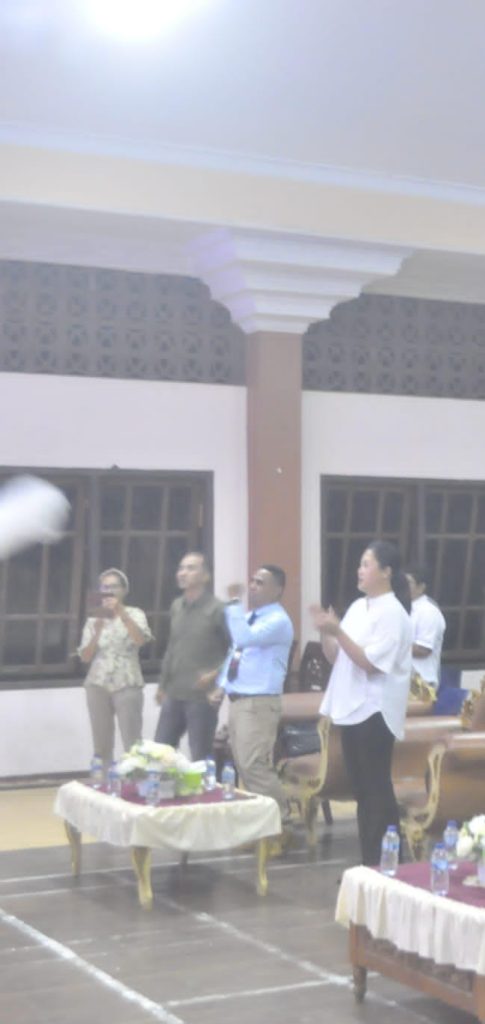 Apresiasi Kehadiran Ketua TP PKK KKT Ny. Sheren .A. Jauwerissa dalam Kabaktian Kebangunan Rohani KKR Hari Ke 2.