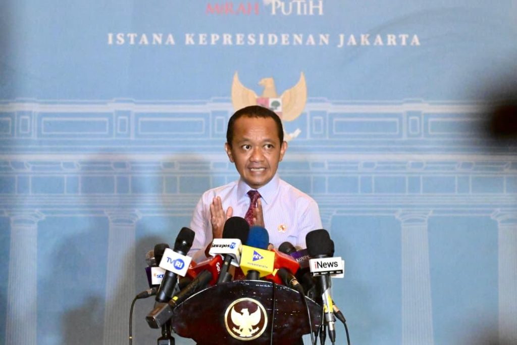 Menteri ESDM Bahlil Lahadalia di Istana Merdeka untuk membahas ketahanan energi nasional dan percepatan energi alternatif.