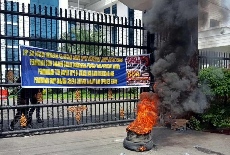Terkait MBG,Massa Dari LSM Gudang Suara Rakyat, Gelar Aksi Damai Di Kantor Kejaksaan Tinggi Sumatra Utara