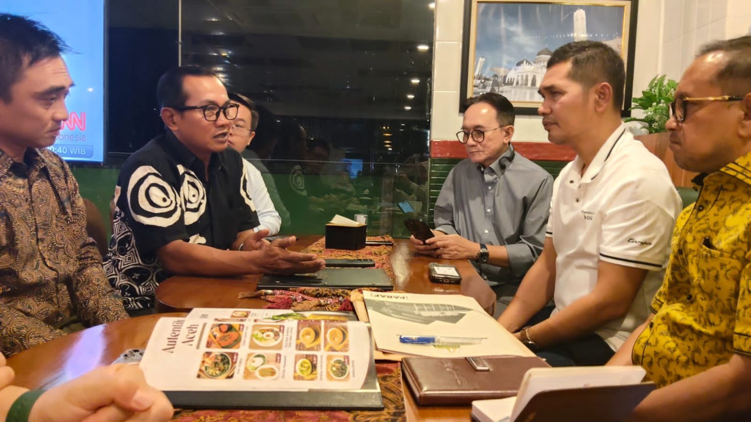 Sekda Aceh dan PLN Perkuat Sinergi Pengembangan Pembangkit Listrik Tenaga Surya di Aceh