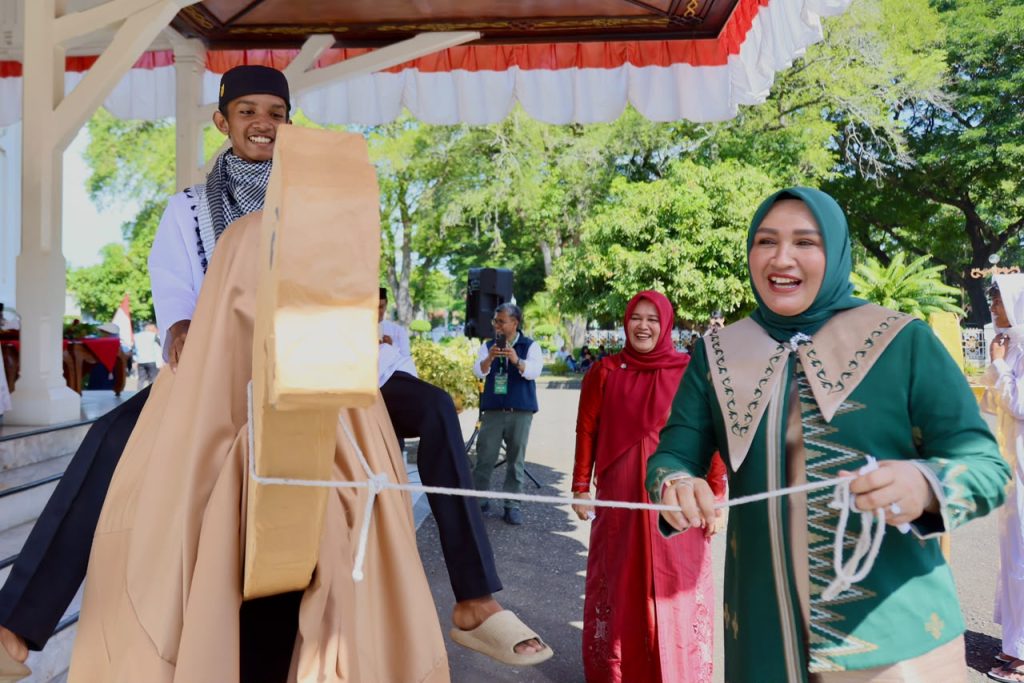 Unta SD Al-Azhar Kairo Curi Perhatian di Pawai 1 Muharram, Kak Na Turun Panggung untuk Selfie