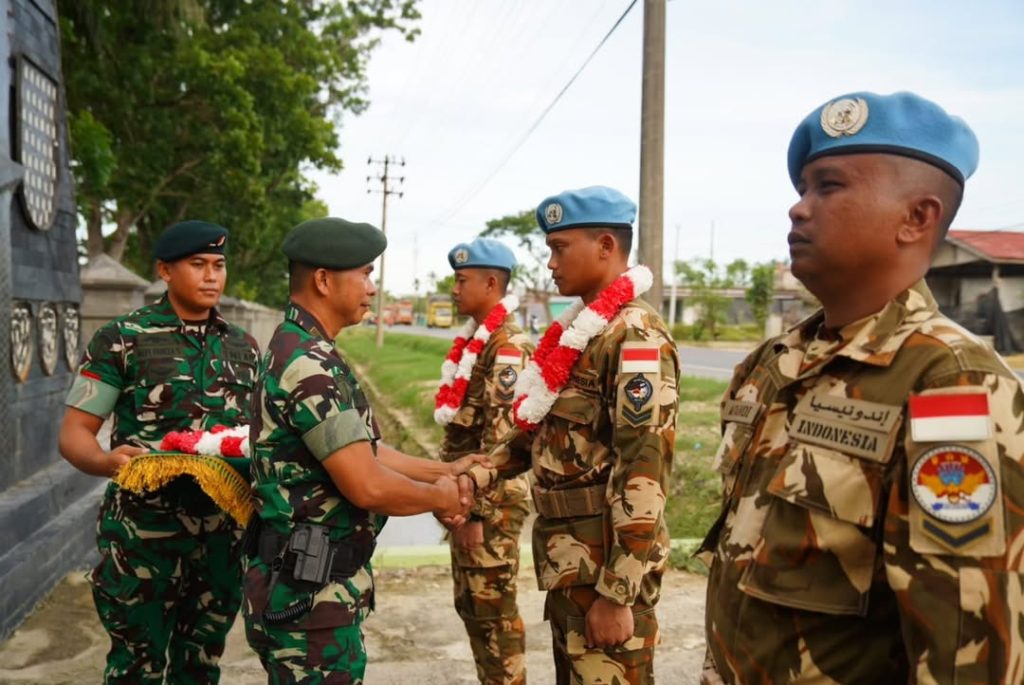Yonif 111/Karma Bhakti Sambut Kepulangan Personel Purna Tugas Satgas Yonmek TNI Konga XXIII-S UNIFIL dengan Tradisi Satuan Penuh Kebanggaan