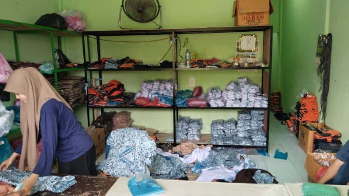 Orang Tua Murid SMP Negeri 1- 10 Tebing Tinggi , Beli Baju Seragam Diduga Wajib Di Satu Tempat
