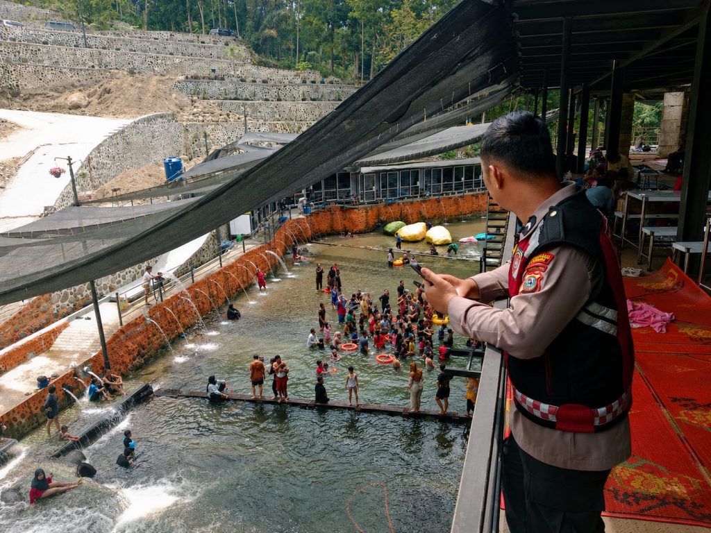 PATROLI WISATA: TUGAS JALAN, GODAAN NYEBUR JUGA DATANG