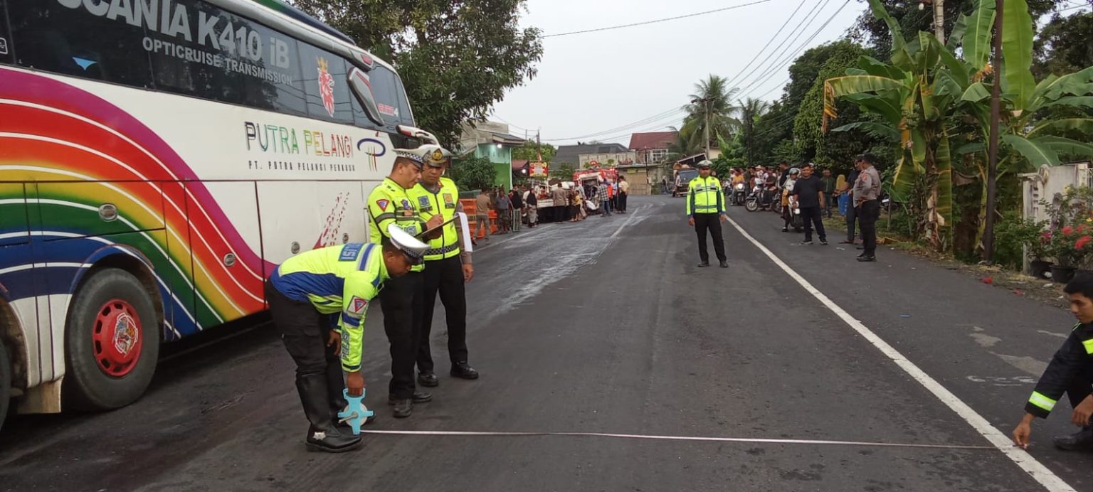 Polres Bireuen Olah TKP Kecelakaan Bus Putra Pelangi dengan Isuzu Traga di Samalanga, Dua Warga Simpang Mamplam Meninggal