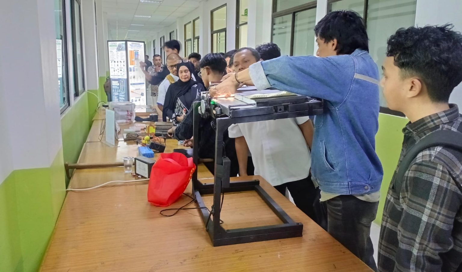 Inovasi Teknologi Mahasiswa Universitas Abulyatama Warnai World Forum on Engineering, Innovation and Sustainable Future 2026