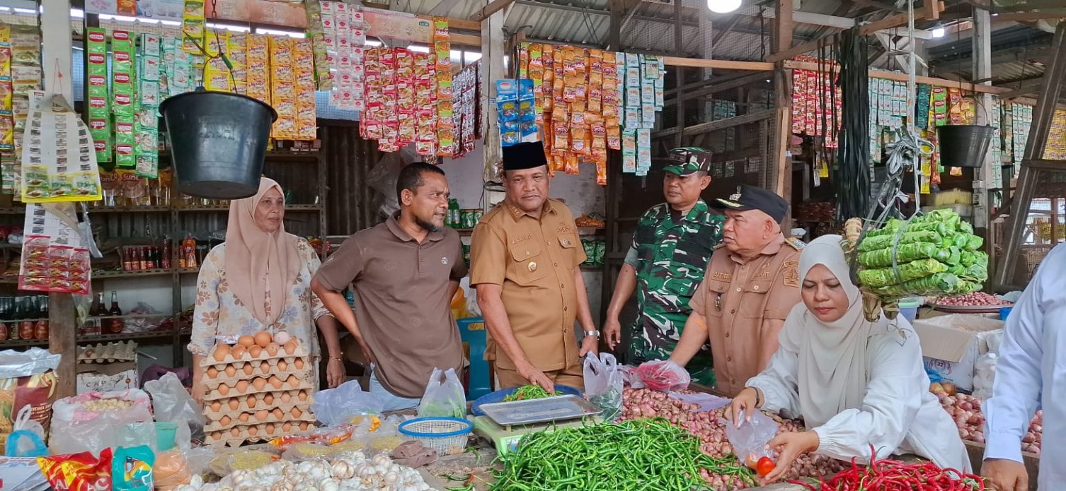Bupati Mukhlis Sidak Pasar Induk Geulanggang Gampong, Konfirmasi Harga Naik-Turun dan Cari Solusi Pasokan
