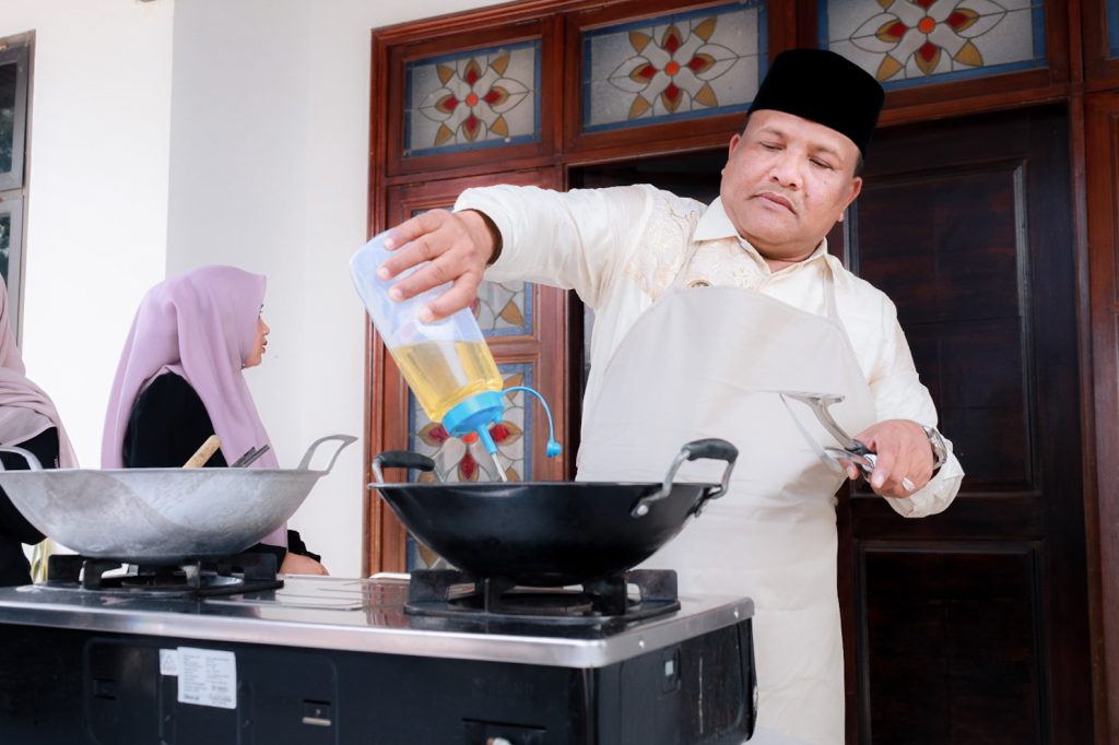 Bupati Mukhlis Turun ke Dapur, Lomba Nasi Goreng Pesankan Peran Ayah di Keluarga