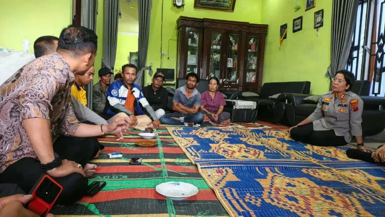 Korban Penganiayaan,R Nadeak Menerima Kunjungan Kapolres Samosir, Untuk Minta Maaf Dan Proses Hukum Tetap Berjalan